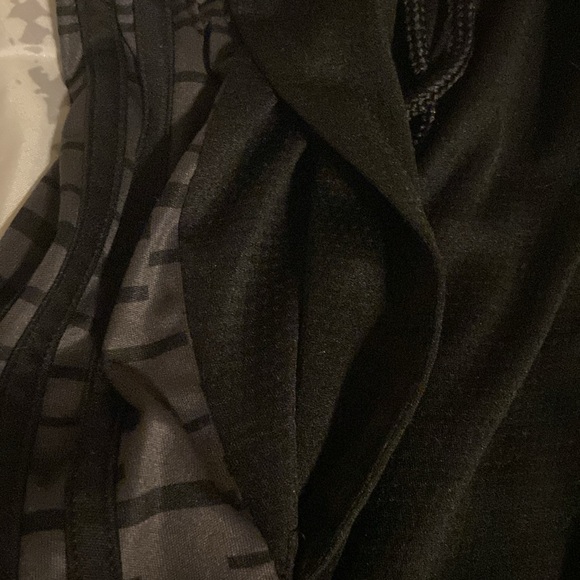 Black Addidas men’s medium shorts - Picture 3 of 6